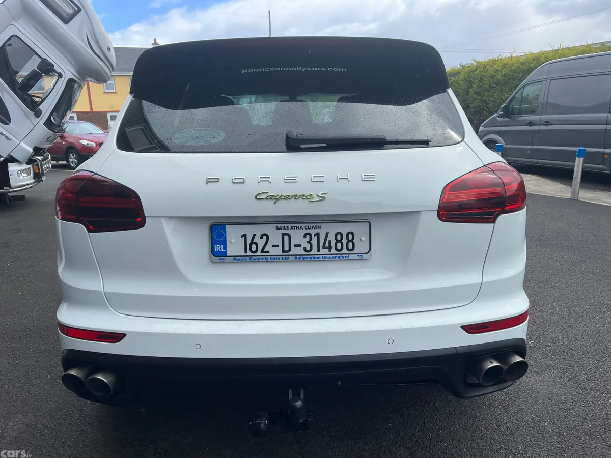 Porsche Cayenne SUV, Petrol Hybrid, 2016, White