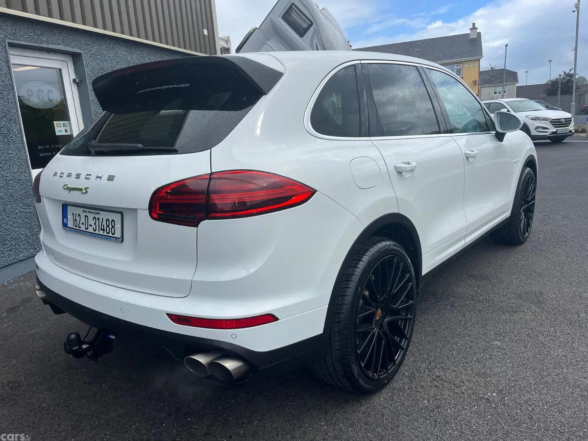 Porsche Cayenne SUV, Petrol Hybrid, 2016, White