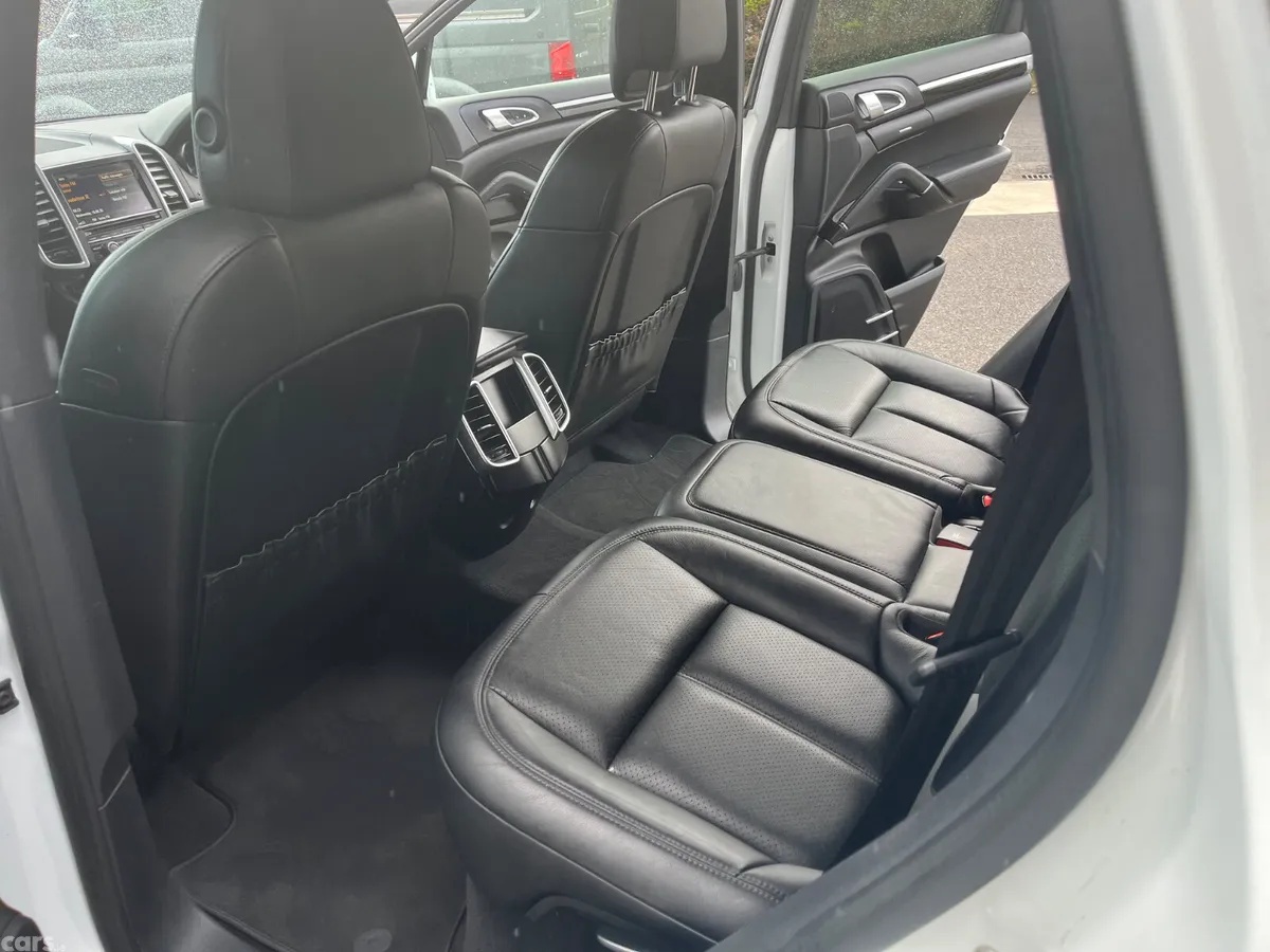 Porsche Cayenne SUV, Petrol Hybrid, 2016, White