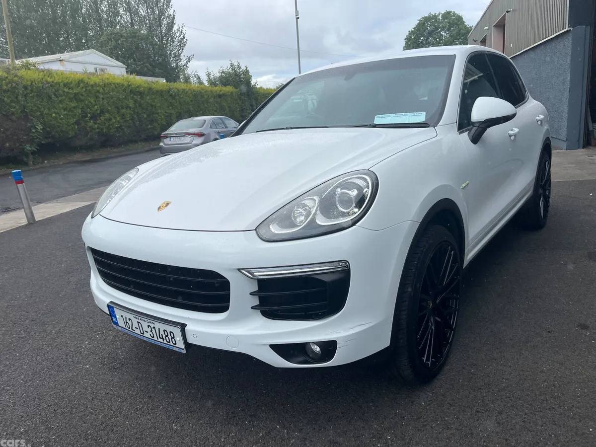 Porsche Cayenne SUV, Petrol Hybrid, 2016, White