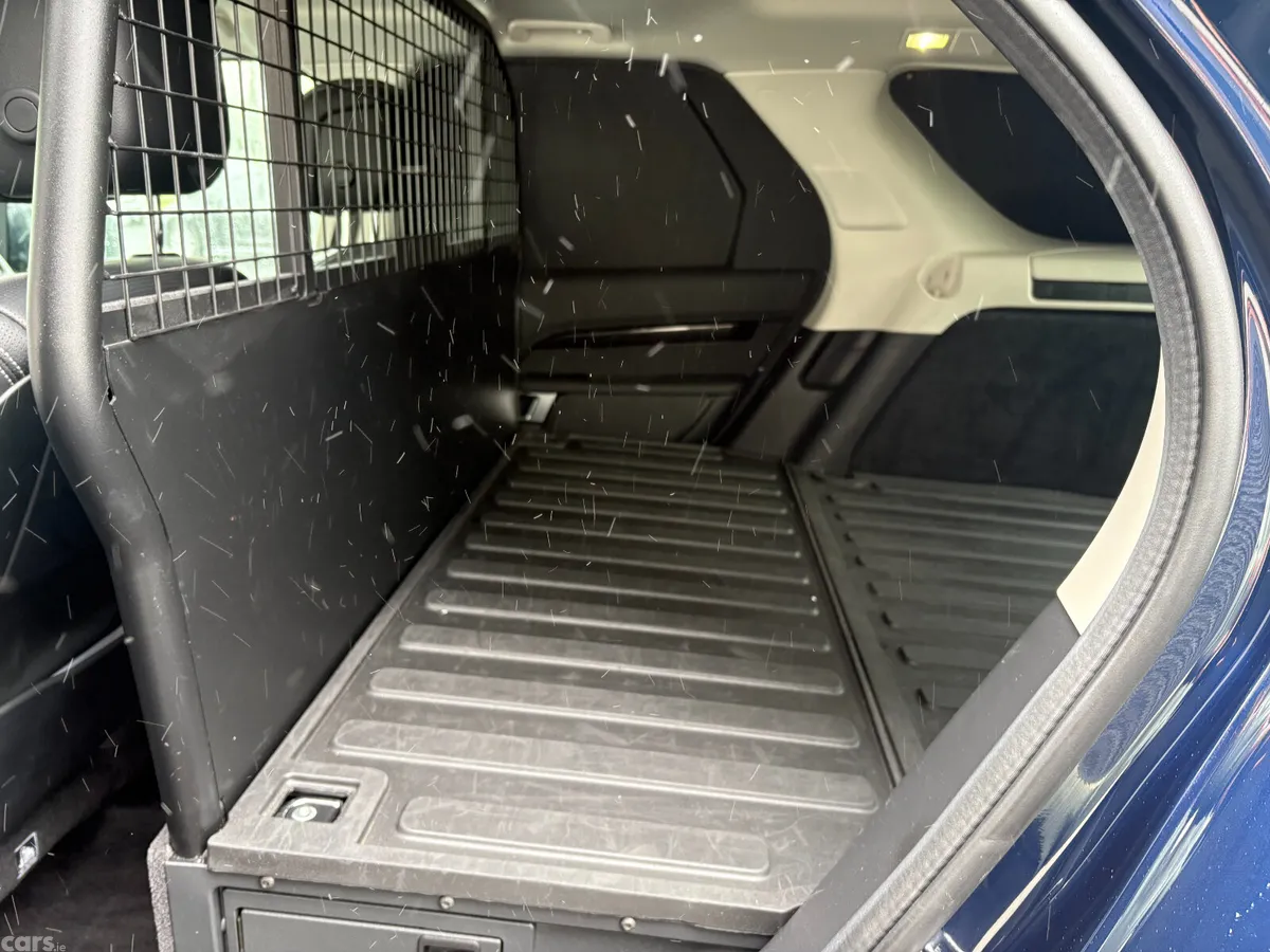 Land Rover Discovery SUV, Diesel, 2022, Blue