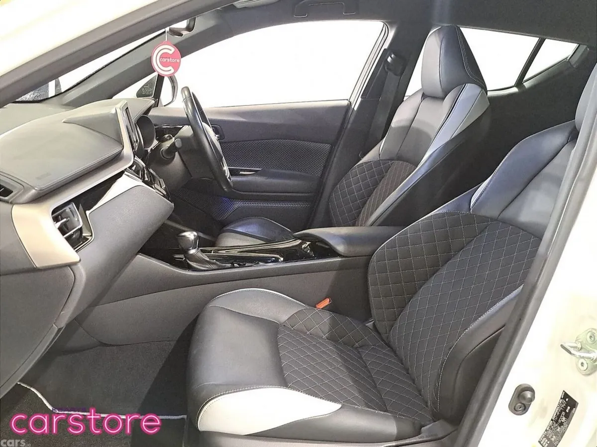 Toyota C-HR SUV, Petrol Hybrid, 2019, White