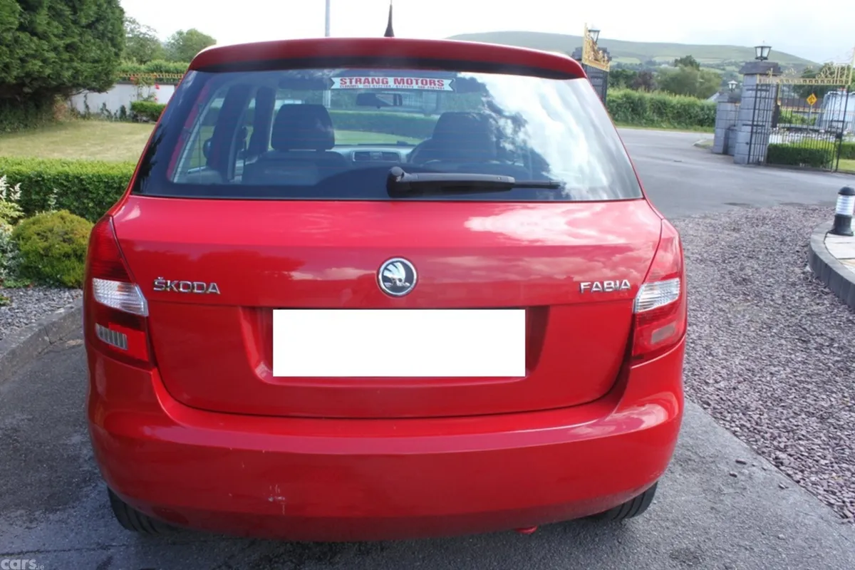 Skoda Fabia Hatchback, Petrol, 2015, Red
