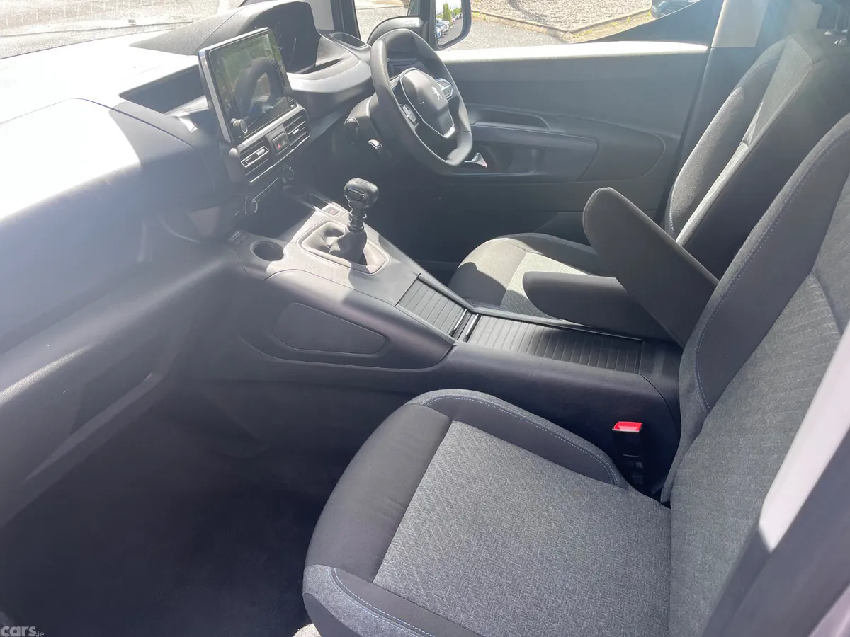 Peugeot Rifter MPV, Diesel, 2024, Silver