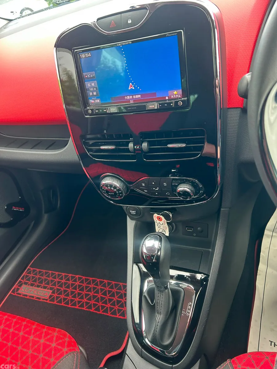 Renault Clio Hatchback, Petrol, 2015, Grey