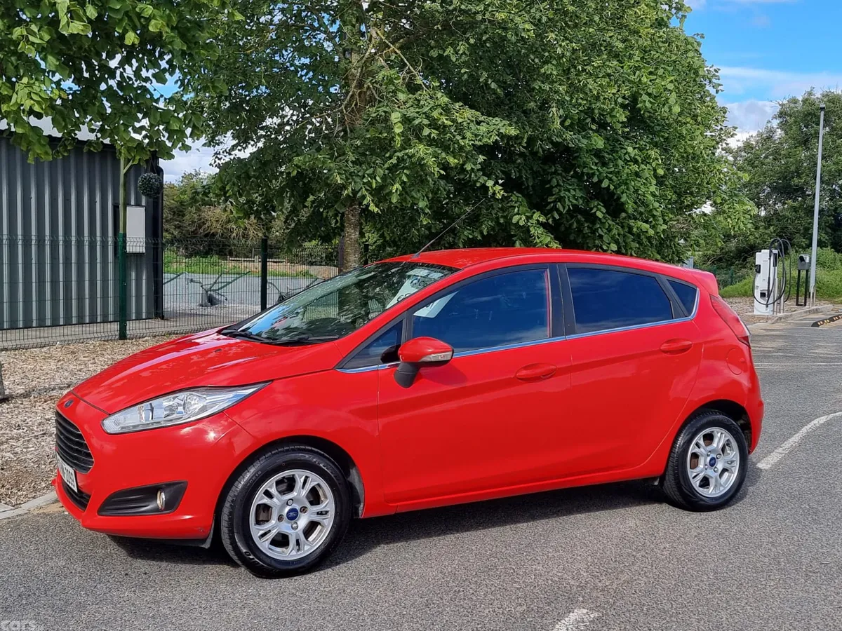 Ford Fiesta Hatchback, Diesel, 2017, Red