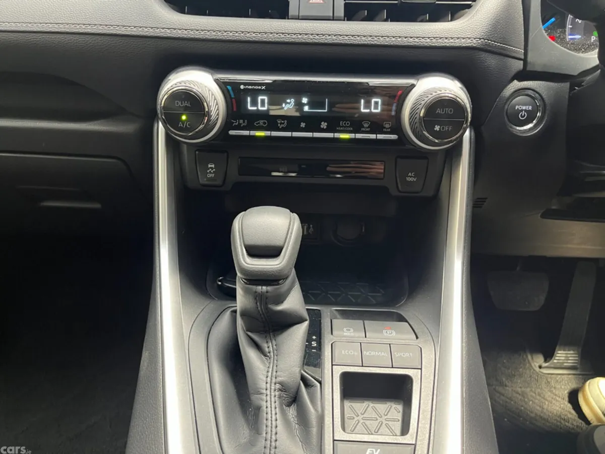 Toyota RAV4 SUV, Petrol Hybrid, 2024, White