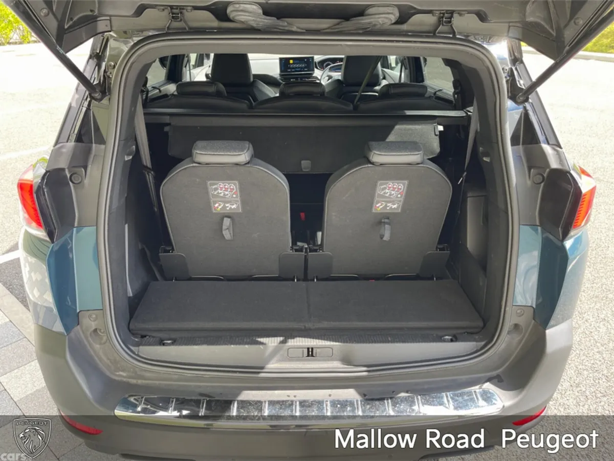 Peugeot 5008 SUV, Petrol, 2023, Blue