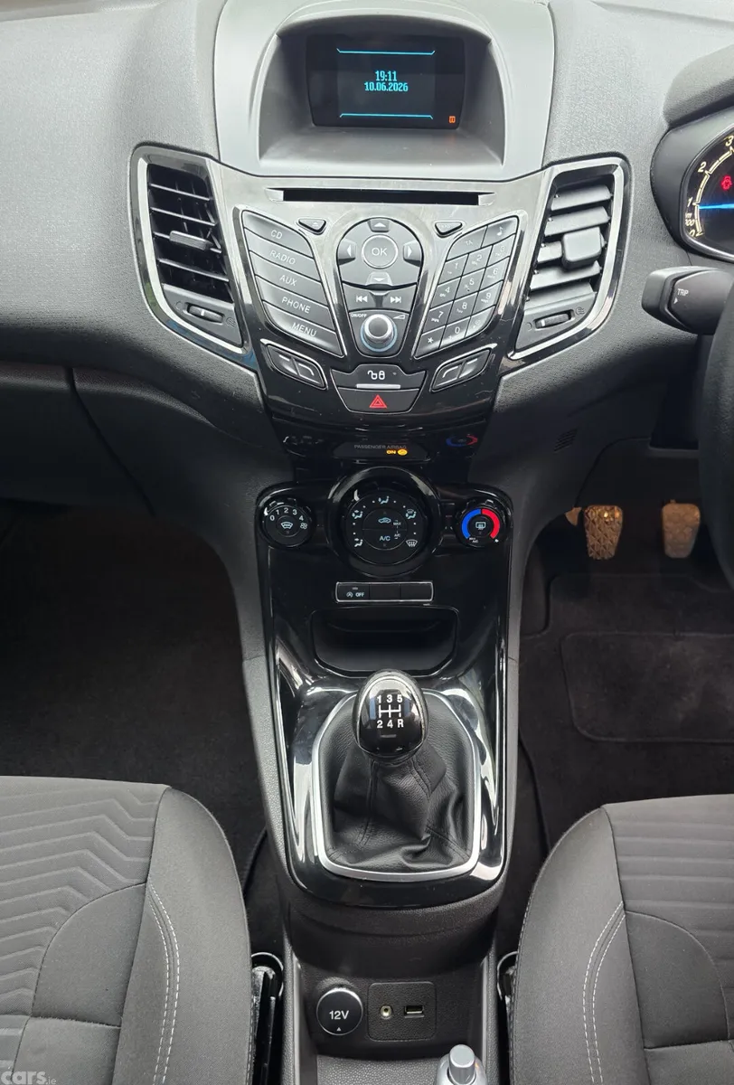 Ford Fiesta Hatchback, Petrol, 2015, White