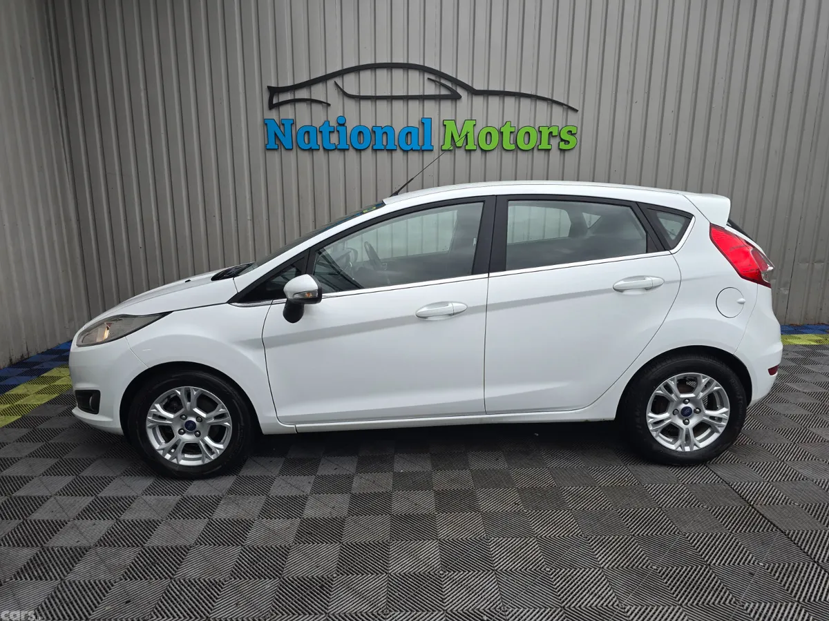Ford Fiesta Hatchback, Petrol, 2015, White