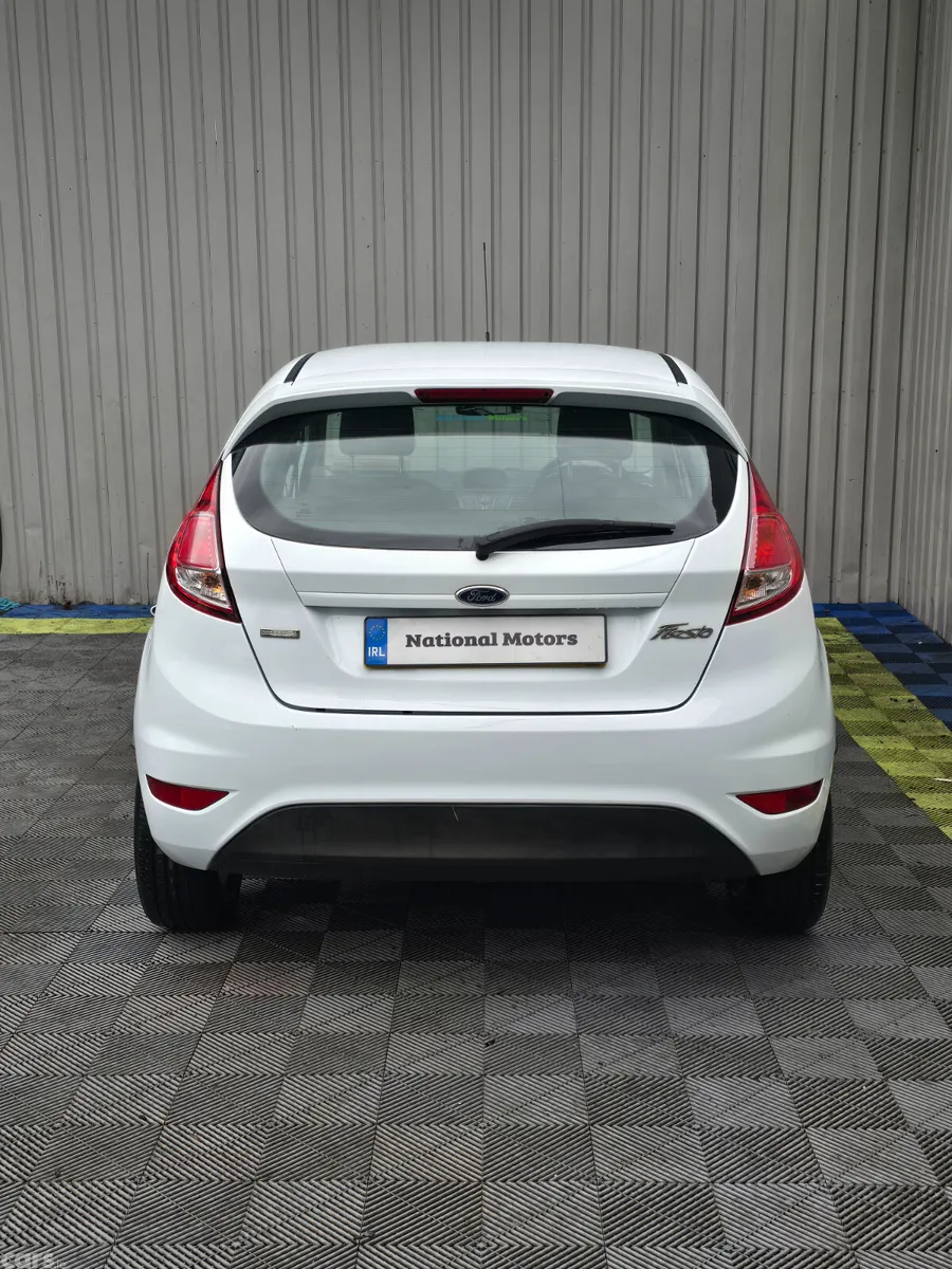 Ford Fiesta Hatchback, Petrol, 2015, White