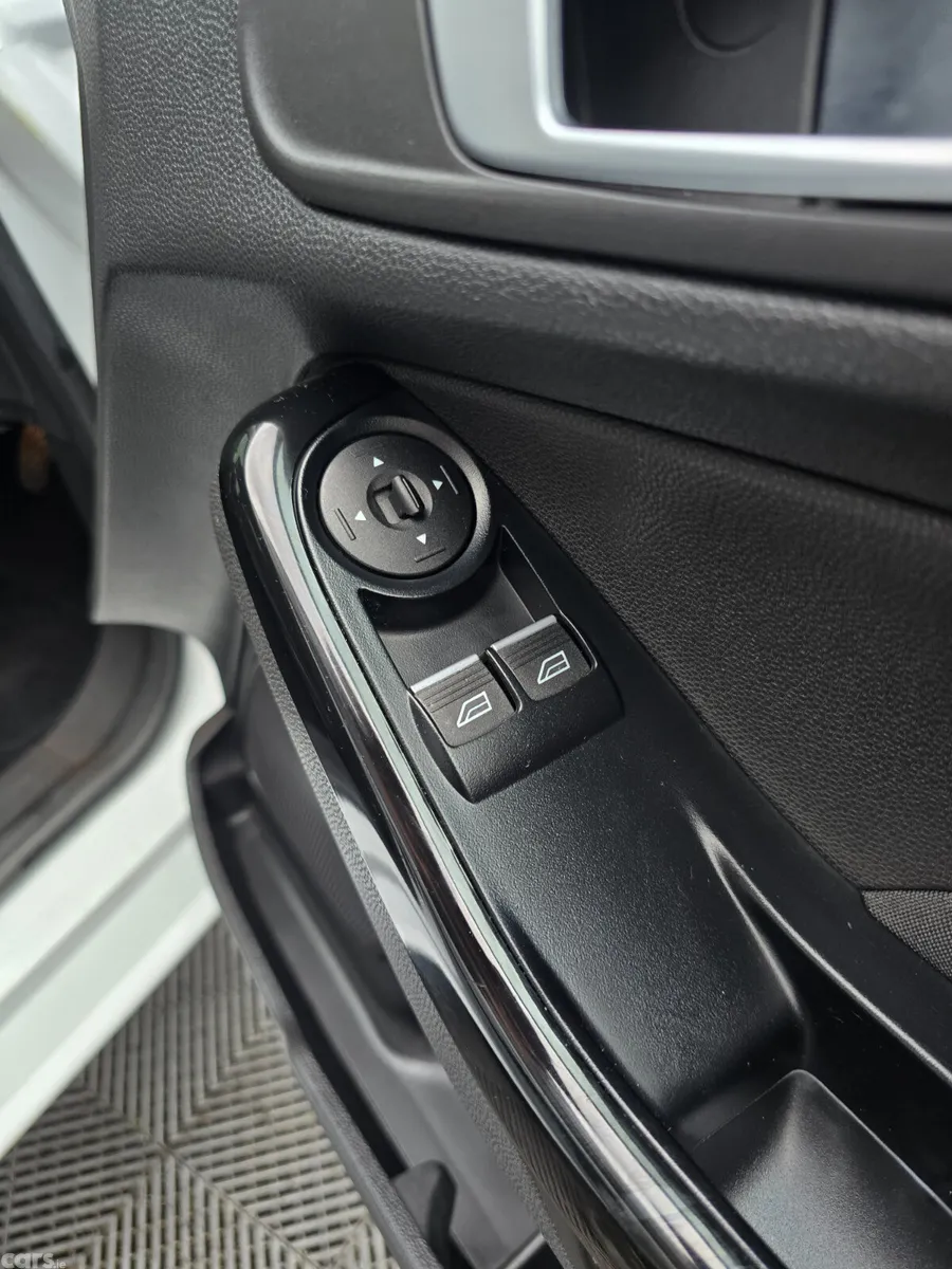 Ford Fiesta Hatchback, Petrol, 2015, White