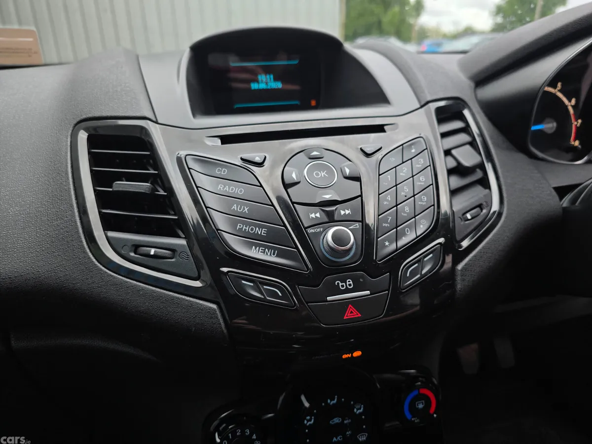 Ford Fiesta Hatchback, Petrol, 2015, White