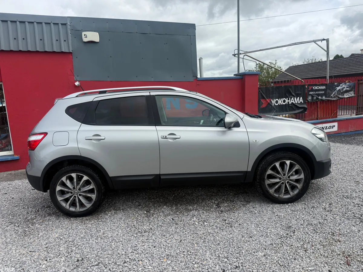 Nissan Qashqai Hatchback, Diesel, 2013, Silver