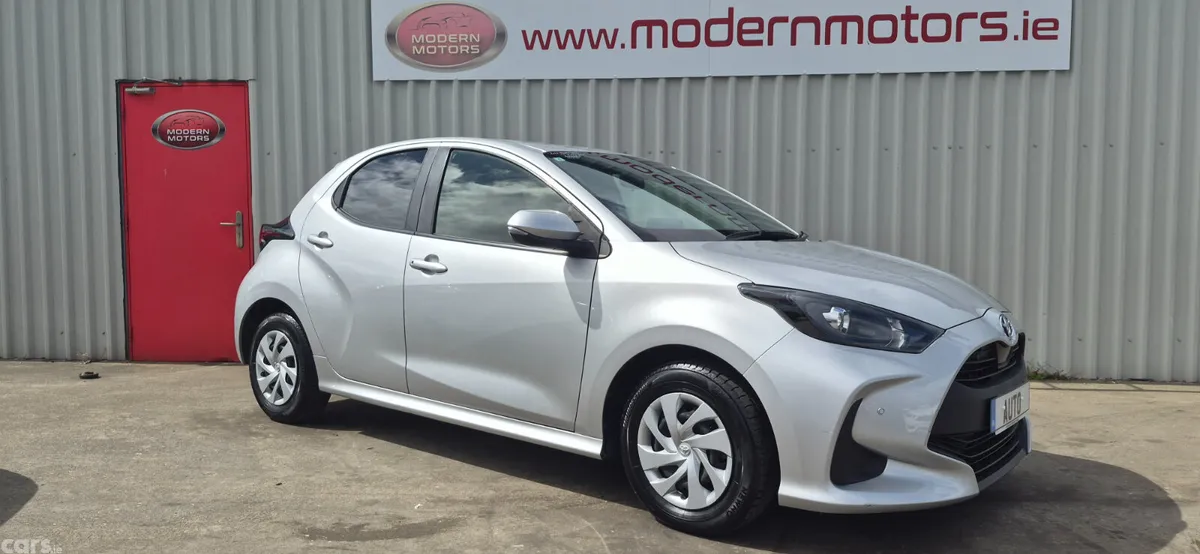 Toyota Yaris Hatchback, Petrol Hybrid, 2021, Silver