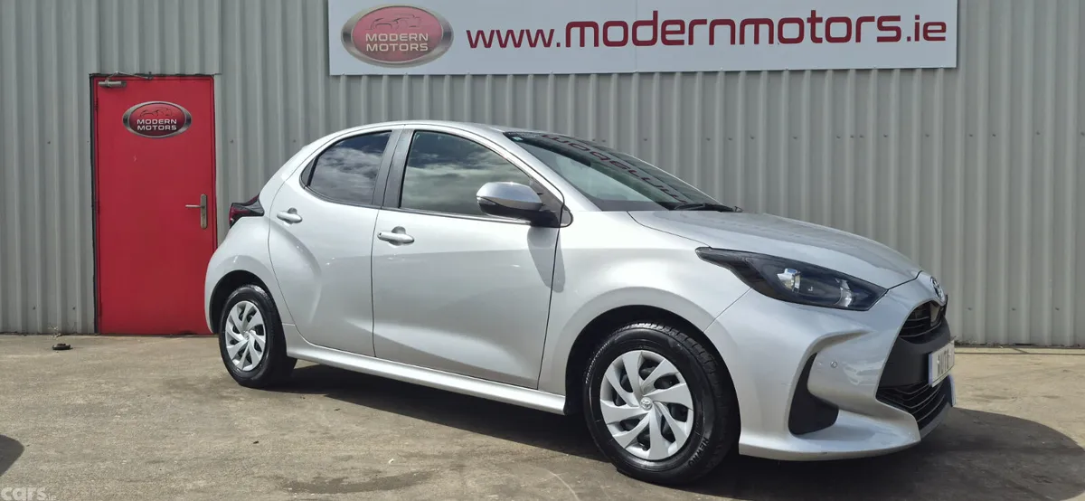 Toyota Yaris Hatchback, Petrol Hybrid, 2021, Silver