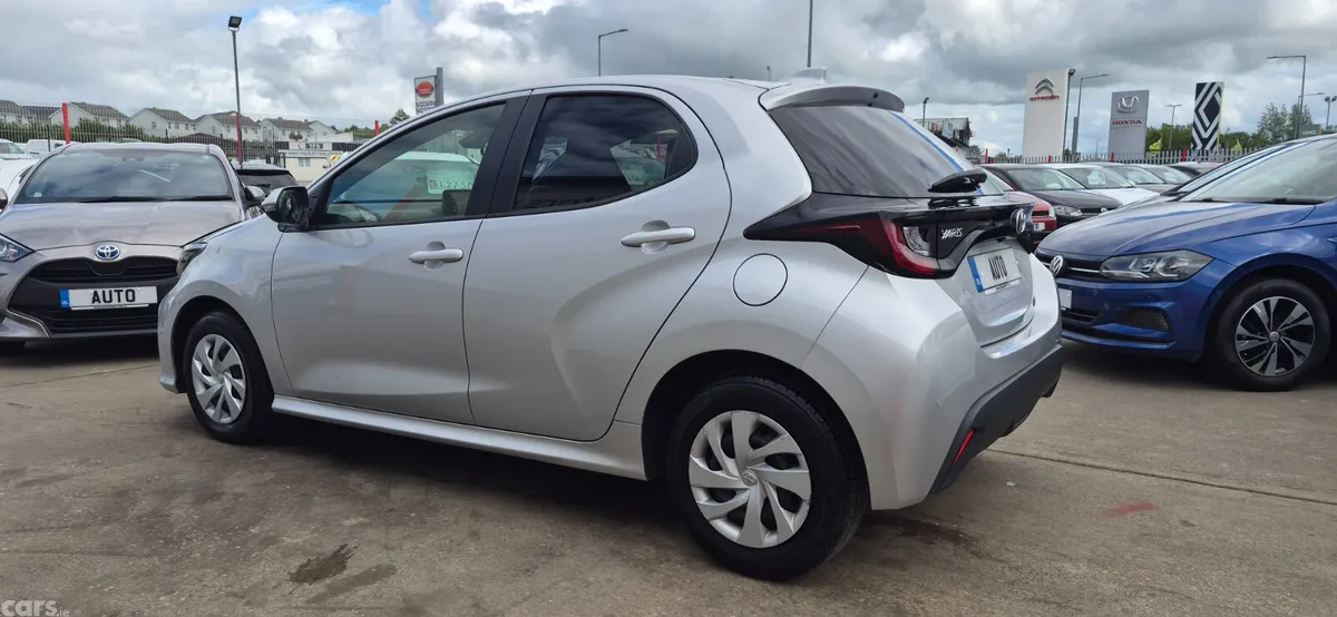 Toyota Yaris Hatchback, Petrol Hybrid, 2021, Silver