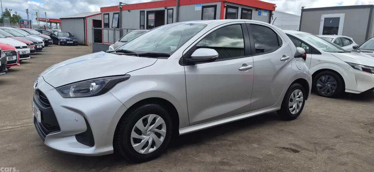 Toyota Yaris Hatchback, Petrol Hybrid, 2021, Silver