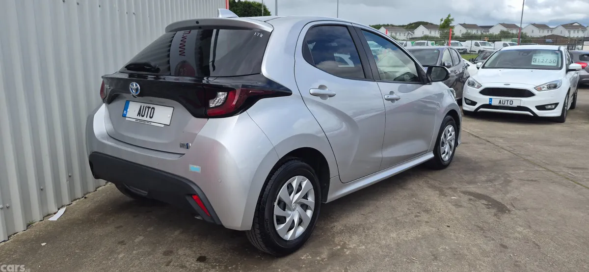 Toyota Yaris Hatchback, Petrol Hybrid, 2021, Silver