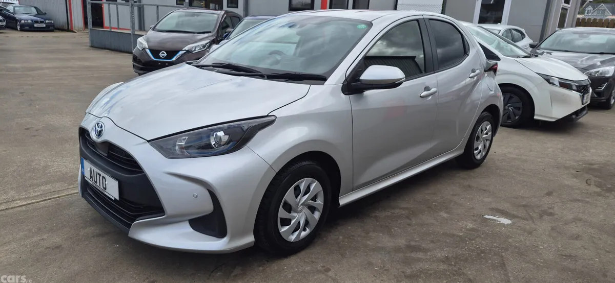 Toyota Yaris Hatchback, Petrol Hybrid, 2021, Silver