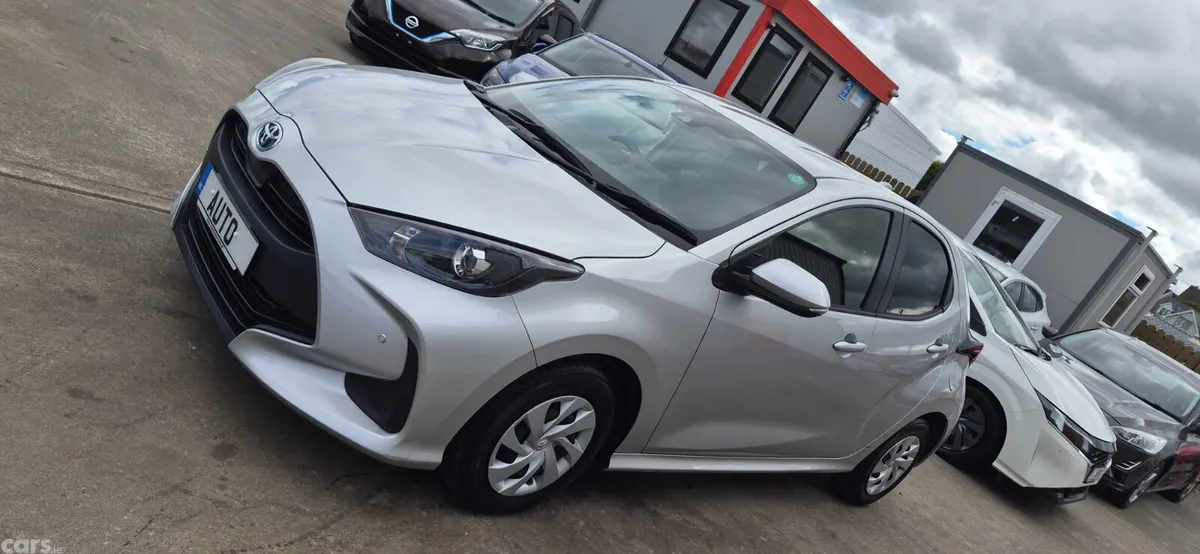 Toyota Yaris Hatchback, Petrol Hybrid, 2021, Silver