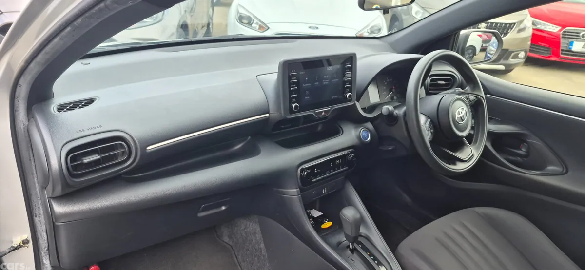 Toyota Yaris Hatchback, Petrol Hybrid, 2021, Silver