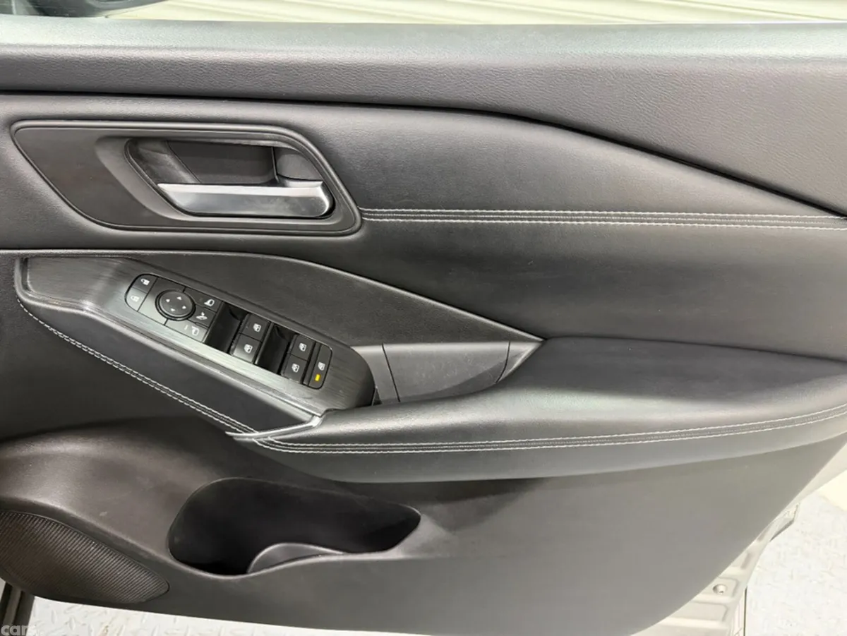 Nissan Qashqai SUV, Petrol Hybrid, 2023, Silver