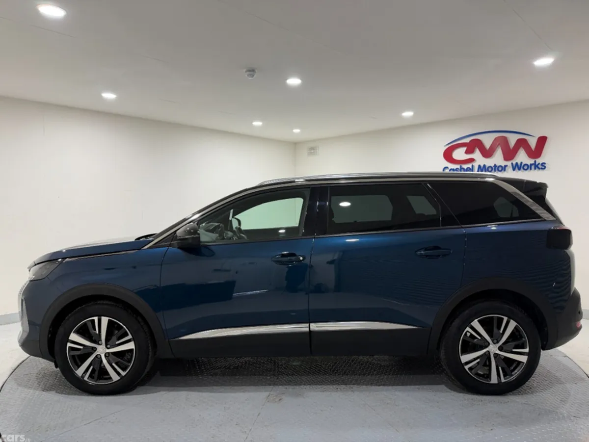 Peugeot 5008 Hatchback, Diesel, 2023, Blue