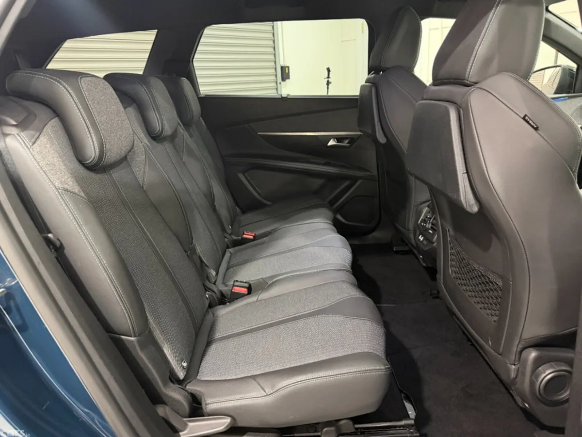 Peugeot 5008 Hatchback, Diesel, 2023, Blue