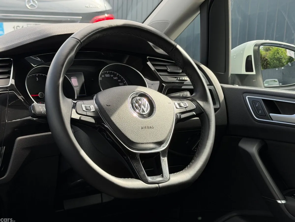 Volkswagen Touran MPV, Diesel, 2020, White