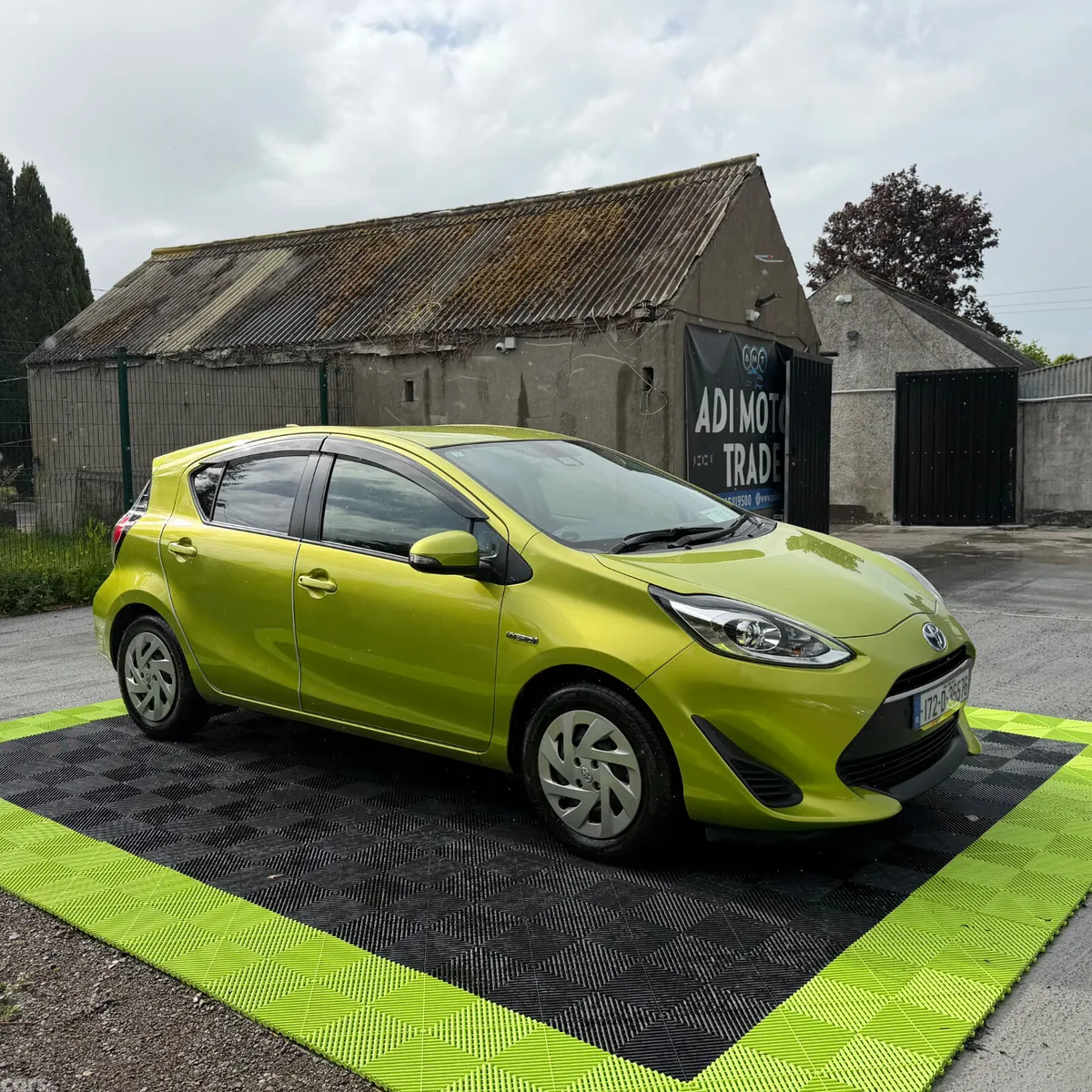 Toyota Aqua Hatchback, Petrol Hybrid, 2017, Green