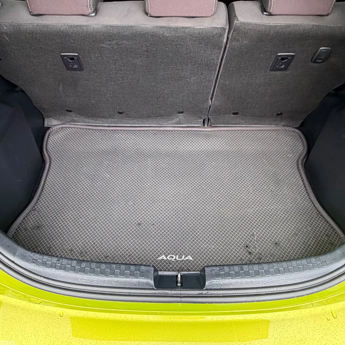Toyota Aqua Hatchback, Petrol Hybrid, 2017, Green