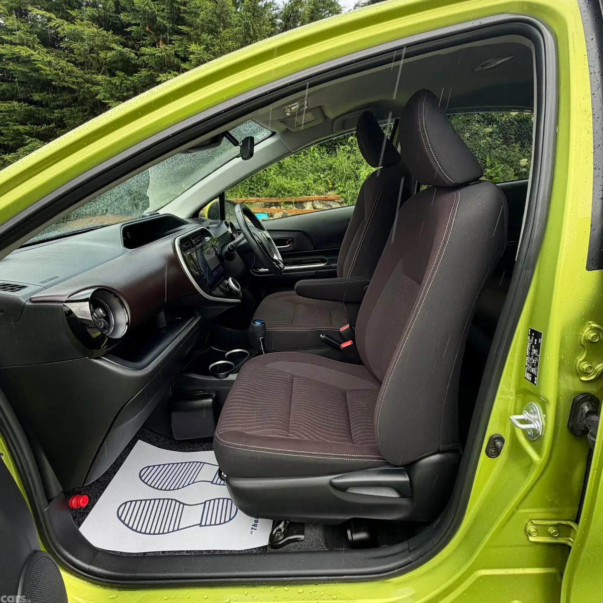 Toyota Aqua Hatchback, Petrol Hybrid, 2017, Green