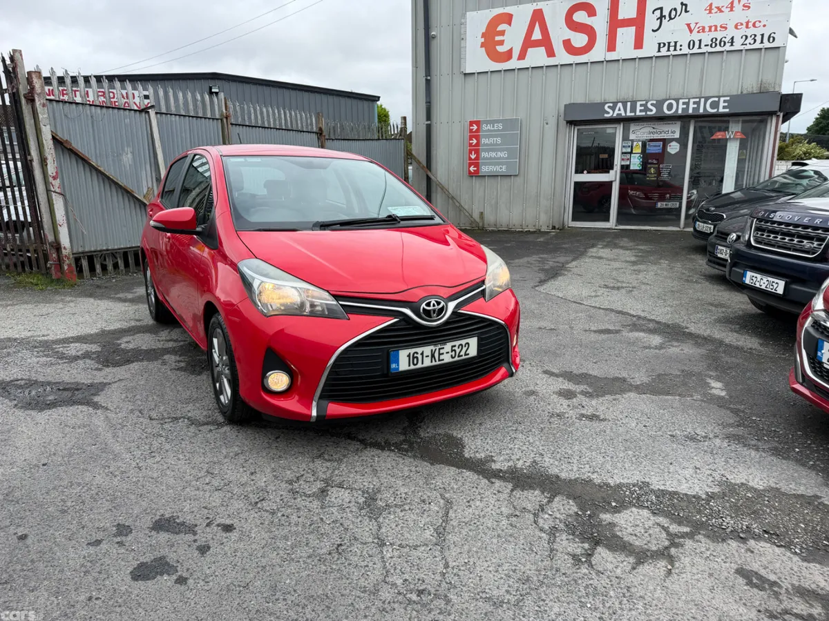Toyota Yaris Hatchback, Petrol, 2016, Red