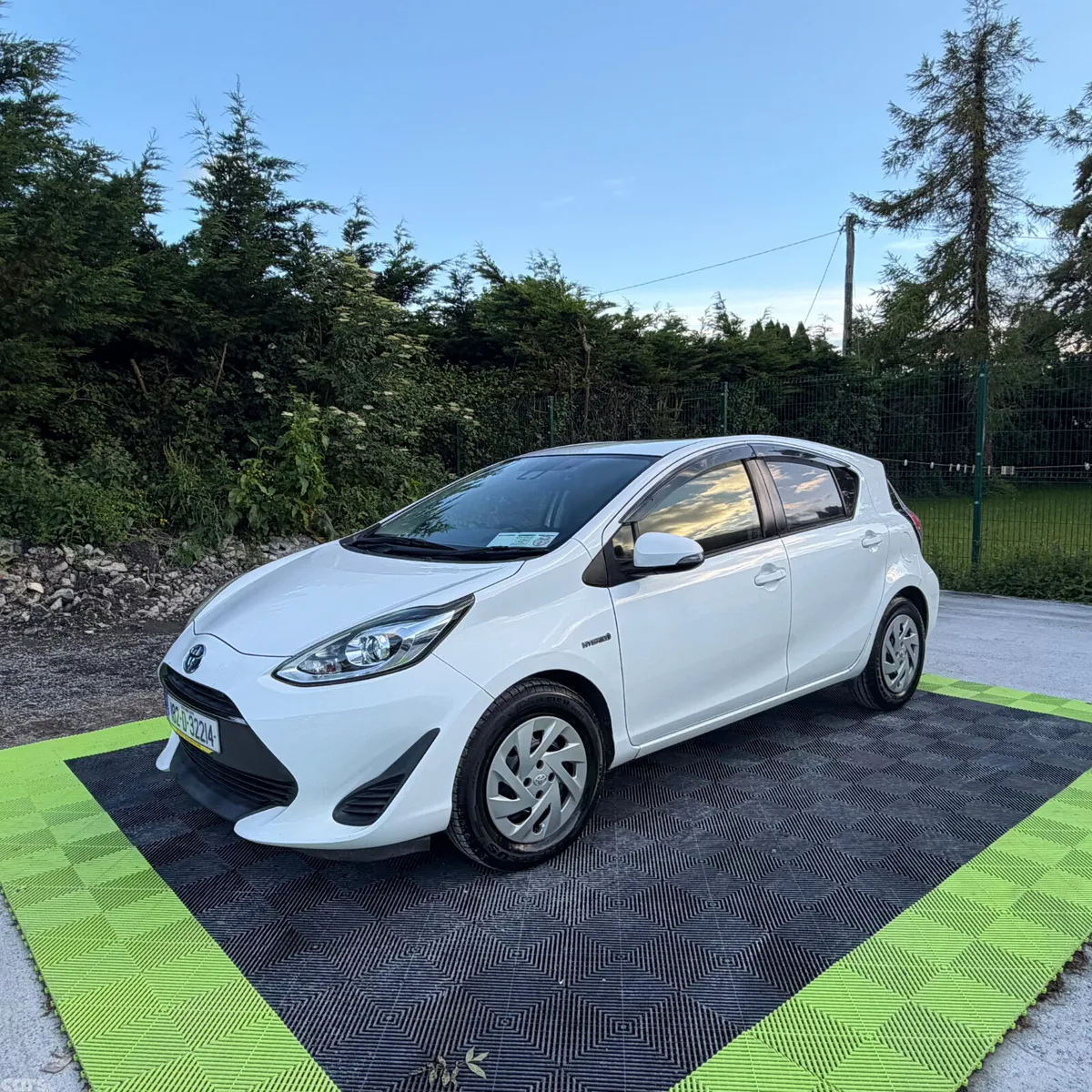 Toyota Aqua Hatchback, Petrol Hybrid, 2018, White