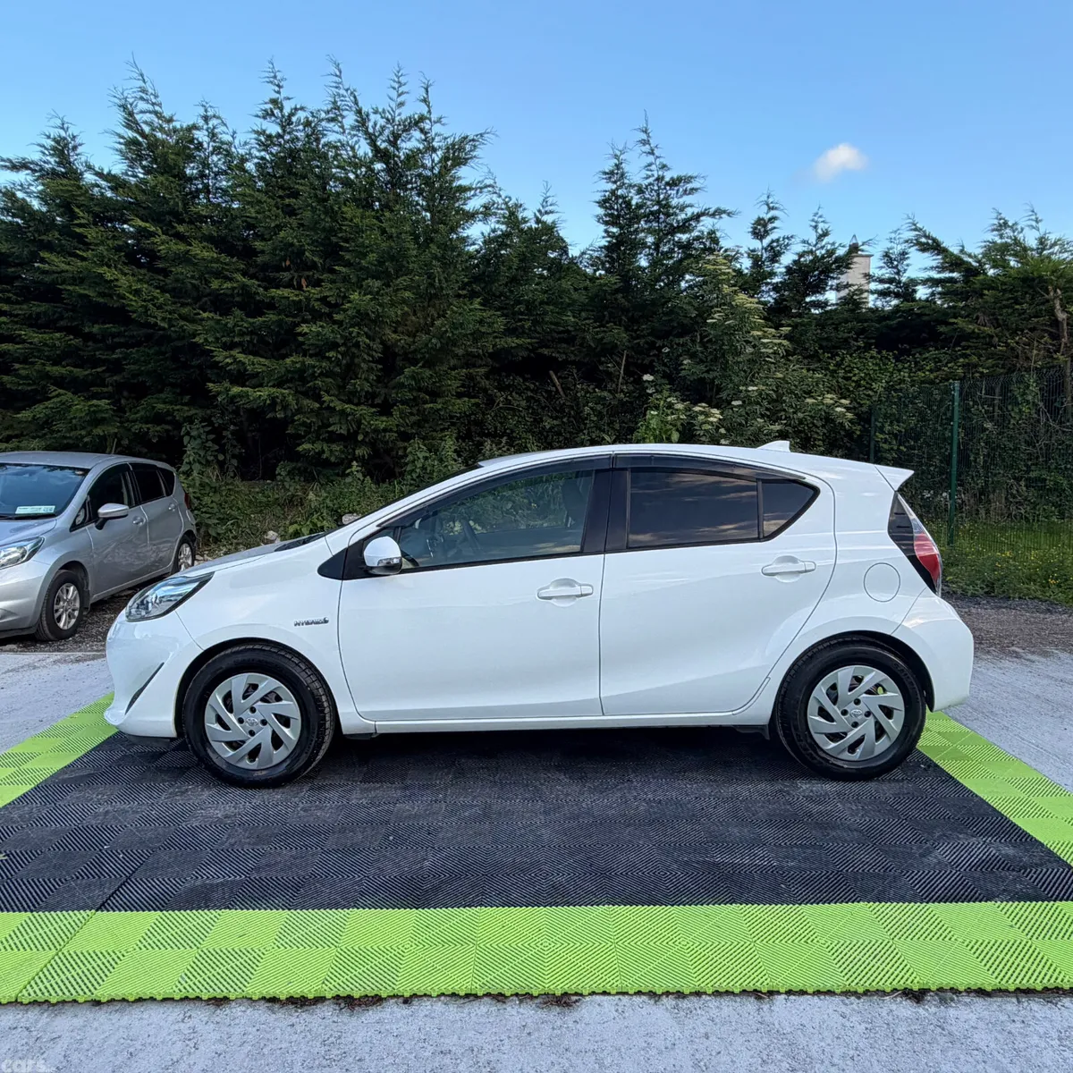 Toyota Aqua Hatchback, Petrol Hybrid, 2018, White