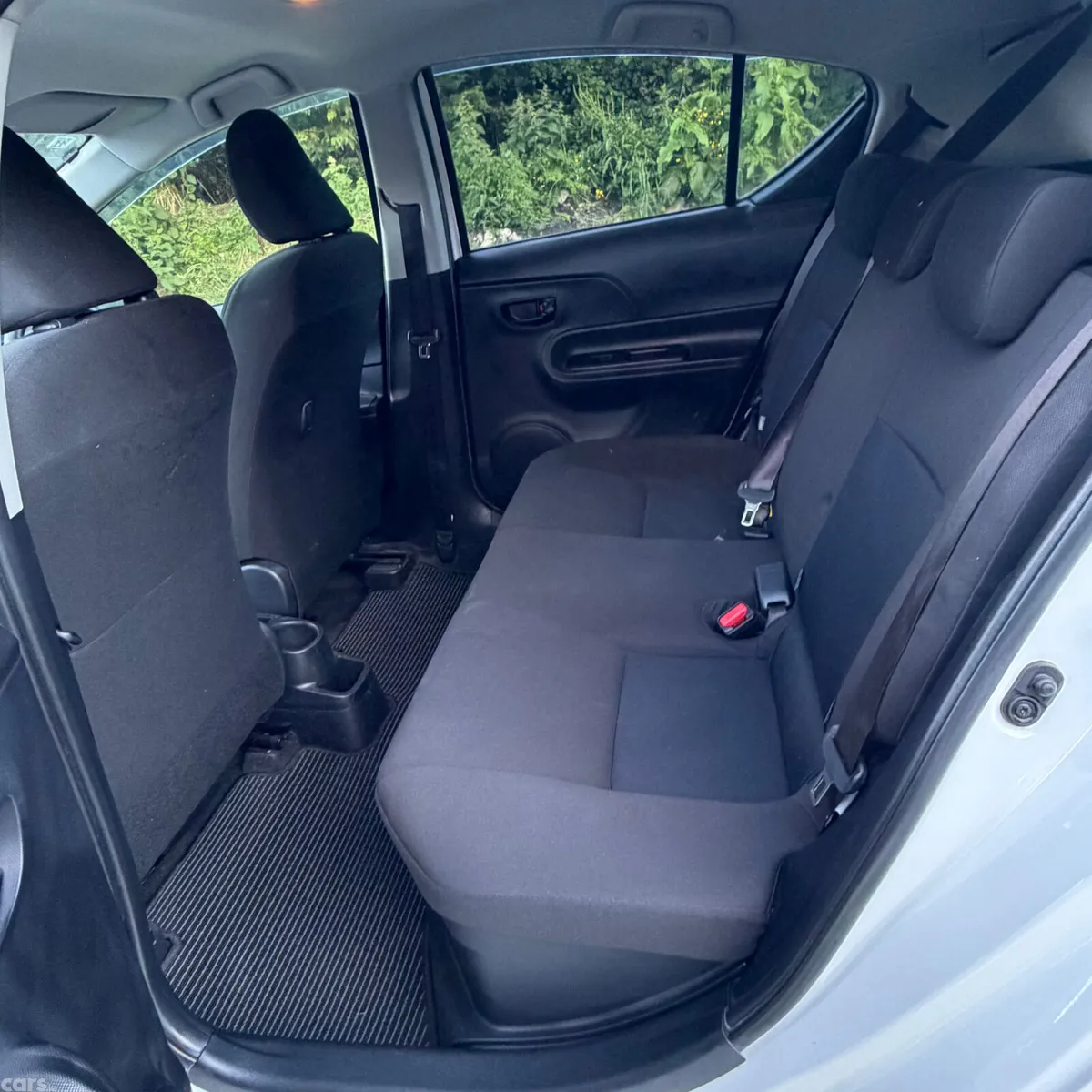 Toyota Aqua Hatchback, Petrol Hybrid, 2018, White
