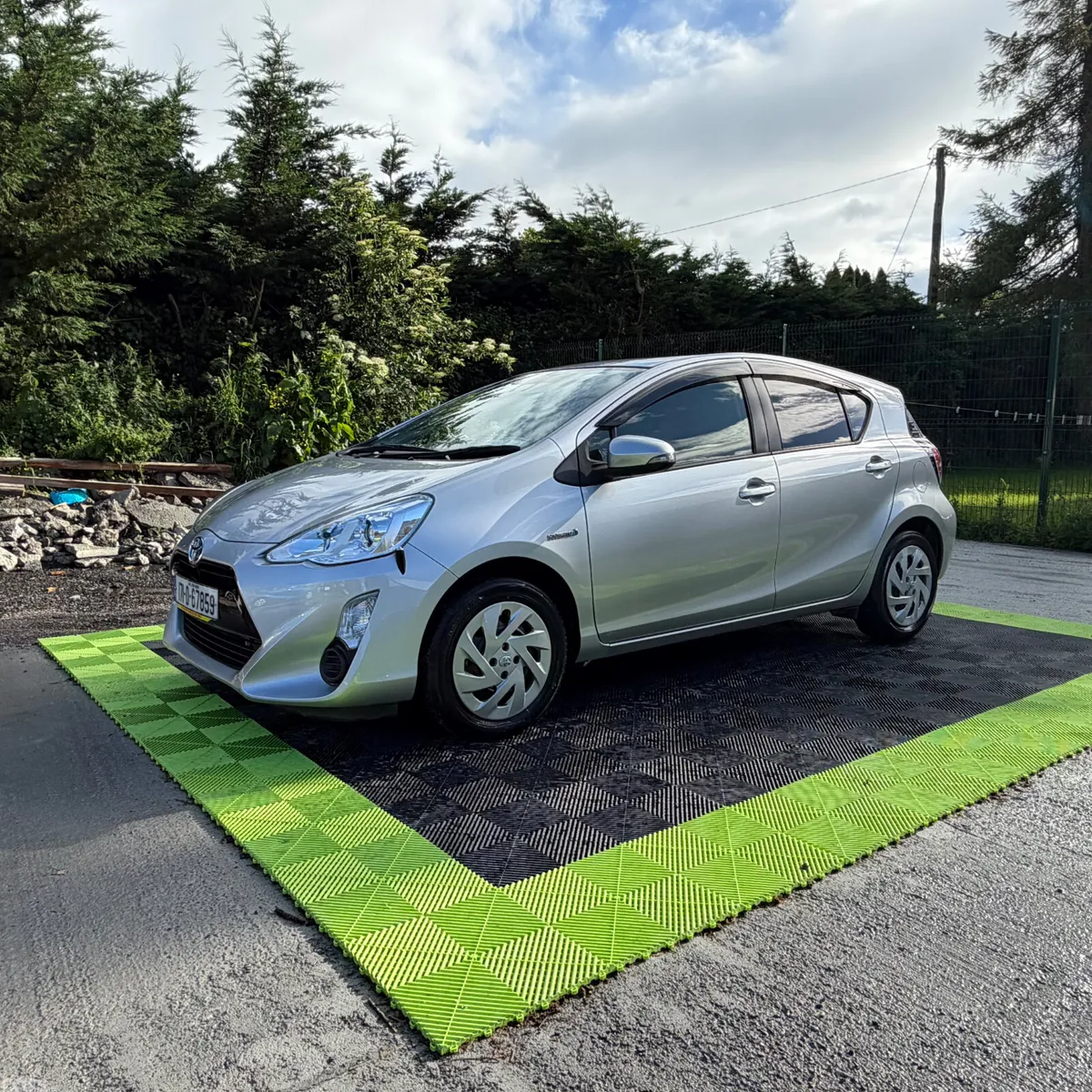 Toyota Aqua Hatchback, Petrol Hybrid, 2017, Silver