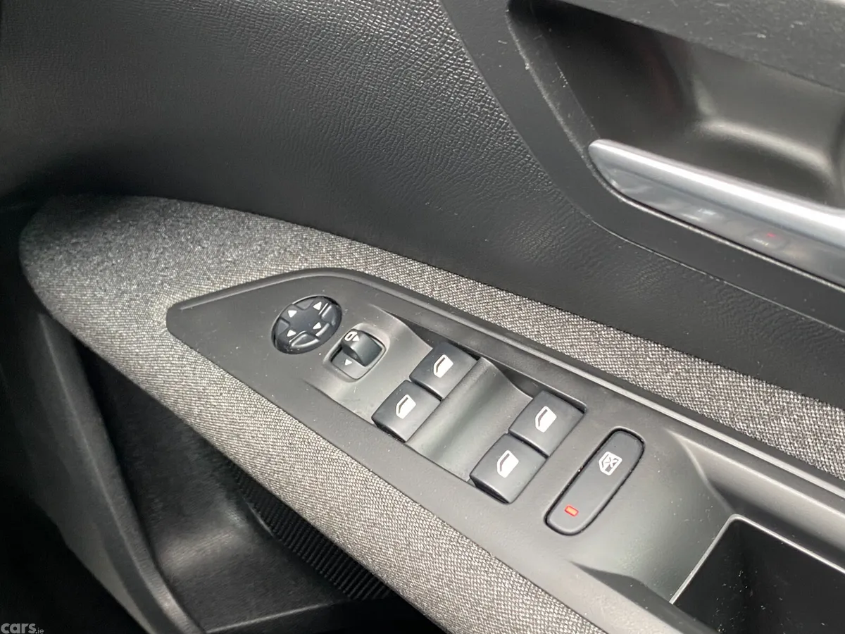 Peugeot 3008 MPV, Diesel, 2019, White