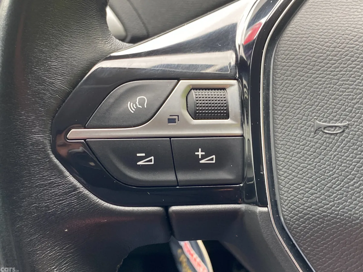 Peugeot 3008 MPV, Diesel, 2019, White