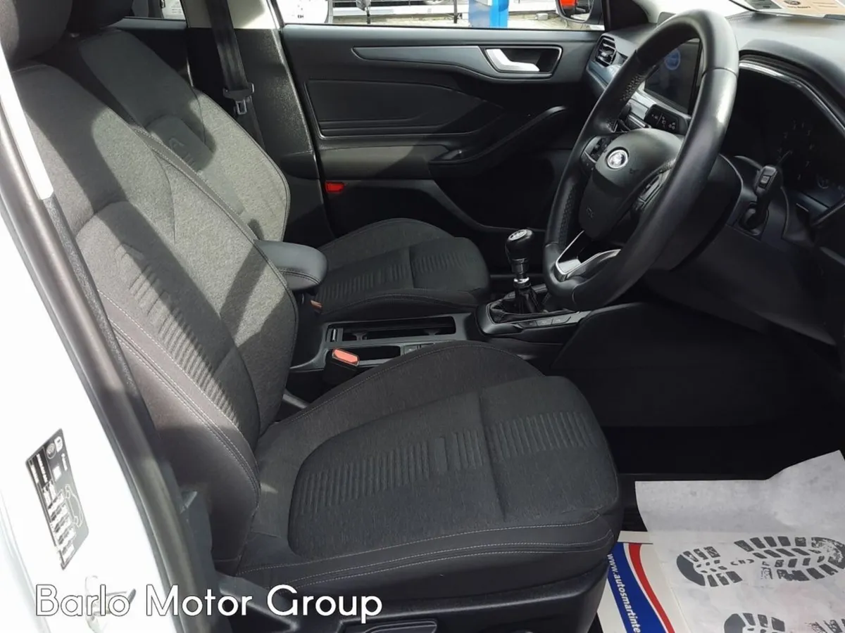 Ford Focus Hatchback, Petrol, 2021, White