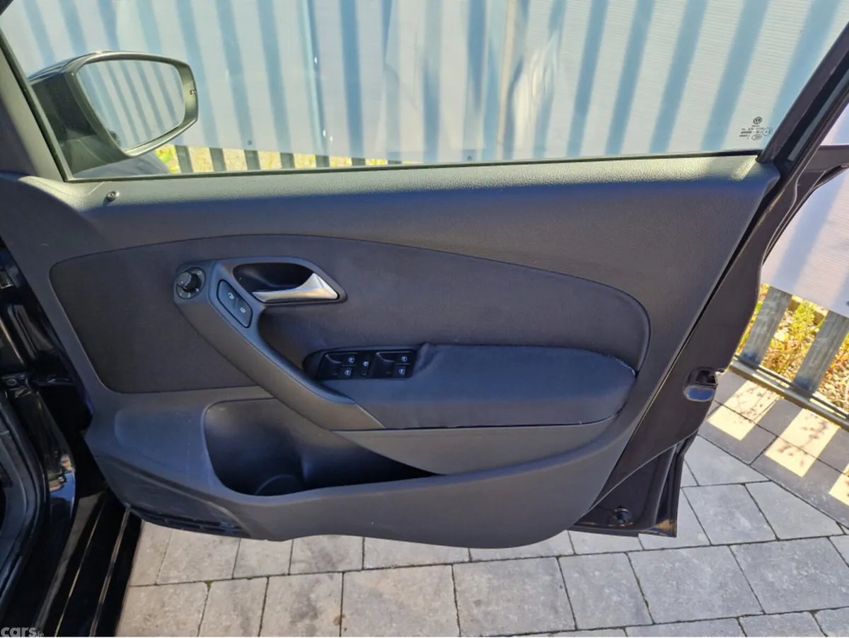 Volkswagen Polo Hatchback, Petrol, 2013, Black