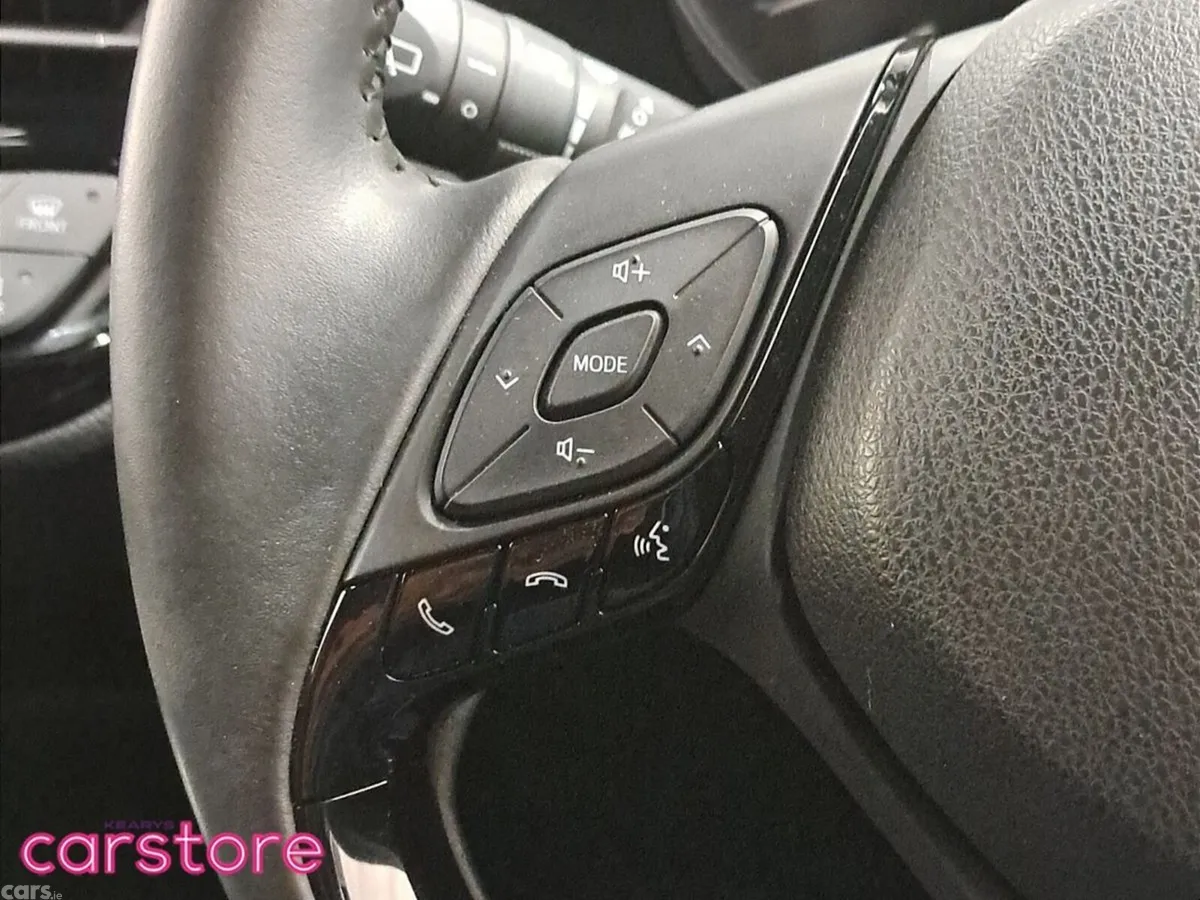 Toyota C-HR SUV, Petrol Hybrid, 2023, White