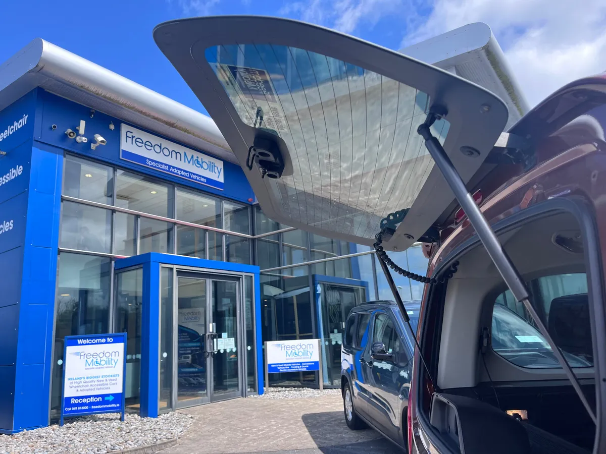 Peugeot Rifter MPV, Diesel, 2021, Orange