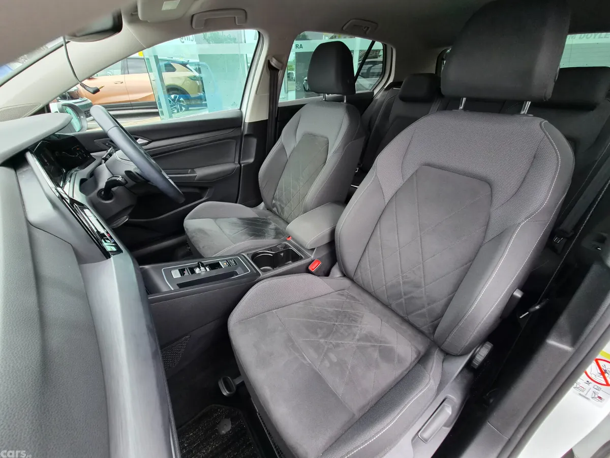 Volkswagen Golf Hatchback, Petrol Hybrid, 2022, White