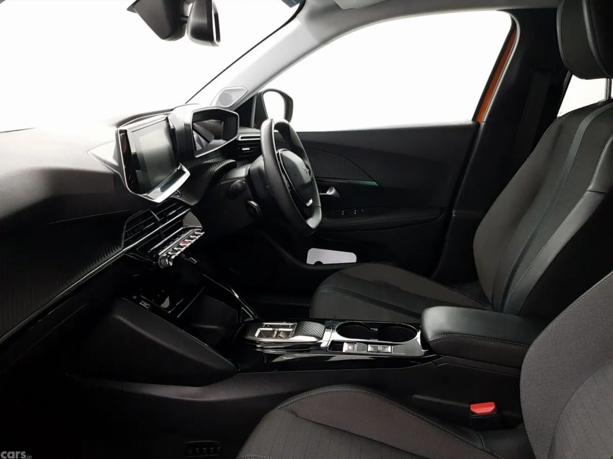 Peugeot 2008 MPV, Electric, 2022, Orange