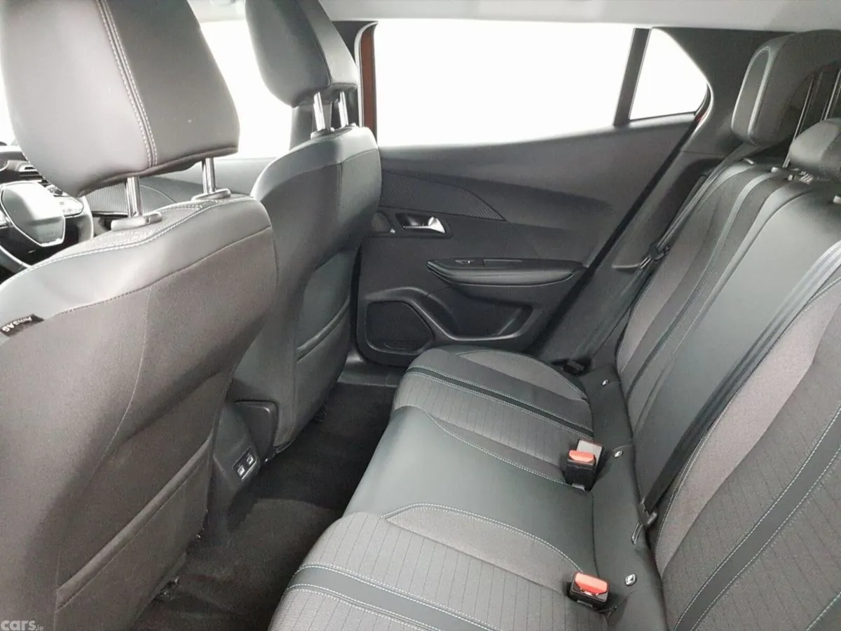 Peugeot 2008 MPV, Electric, 2022, Orange