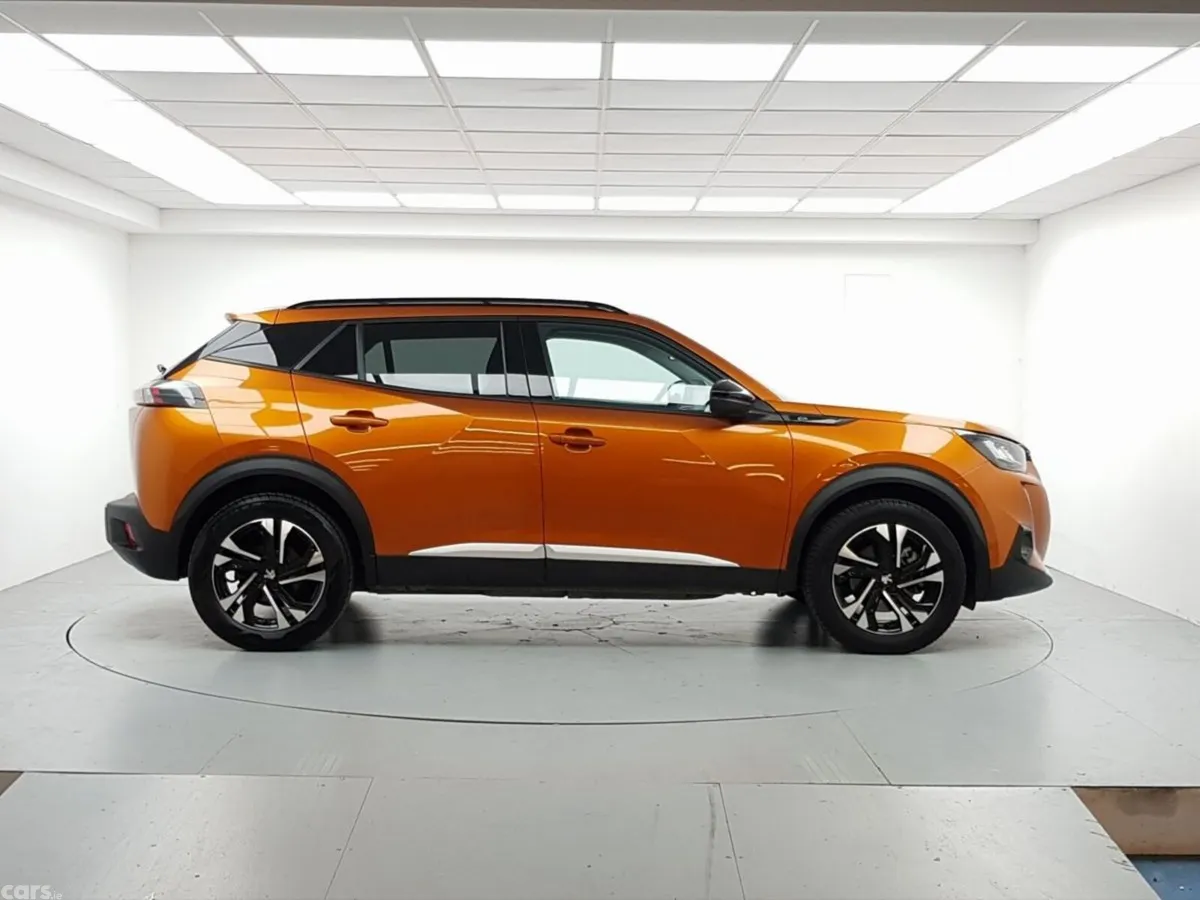 Peugeot 2008 MPV, Electric, 2022, Orange