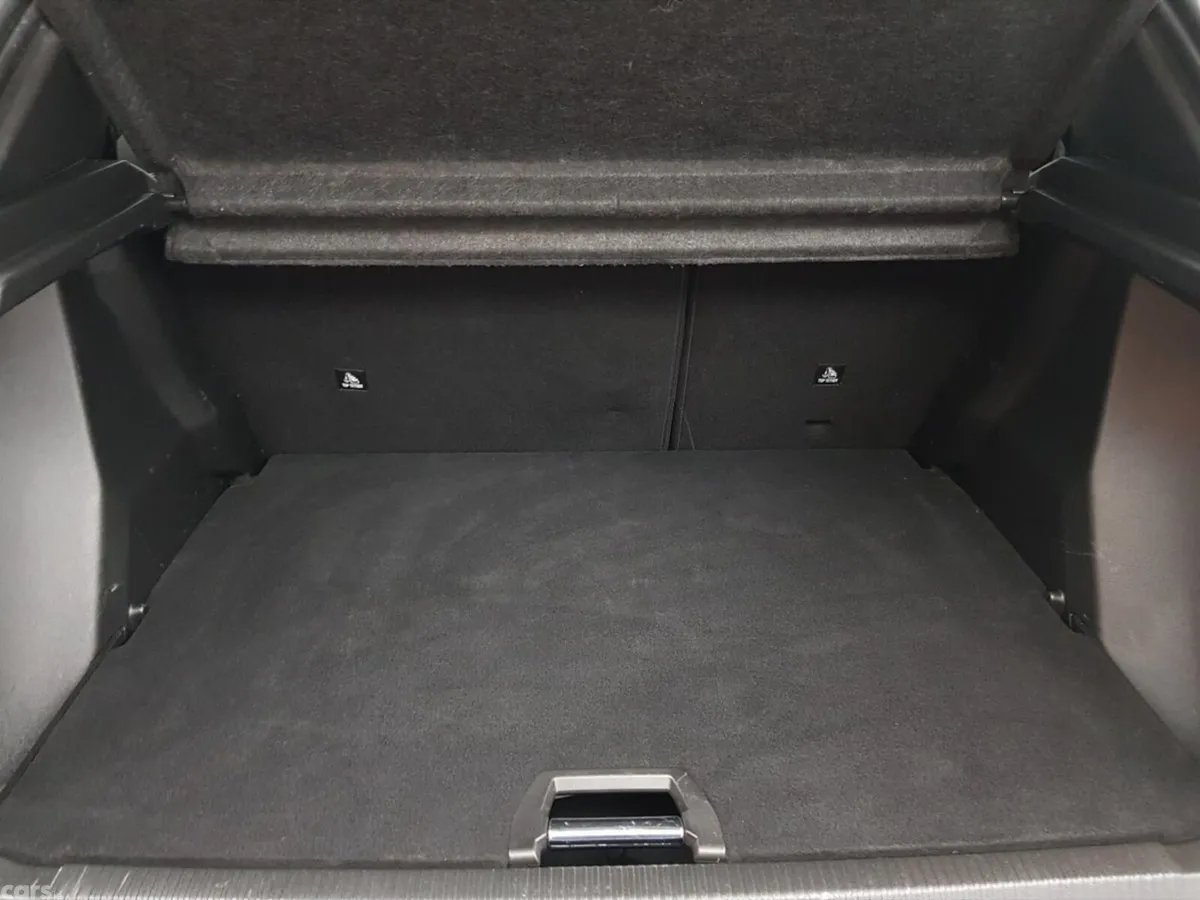 Peugeot 2008 MPV, Electric, 2022, Orange