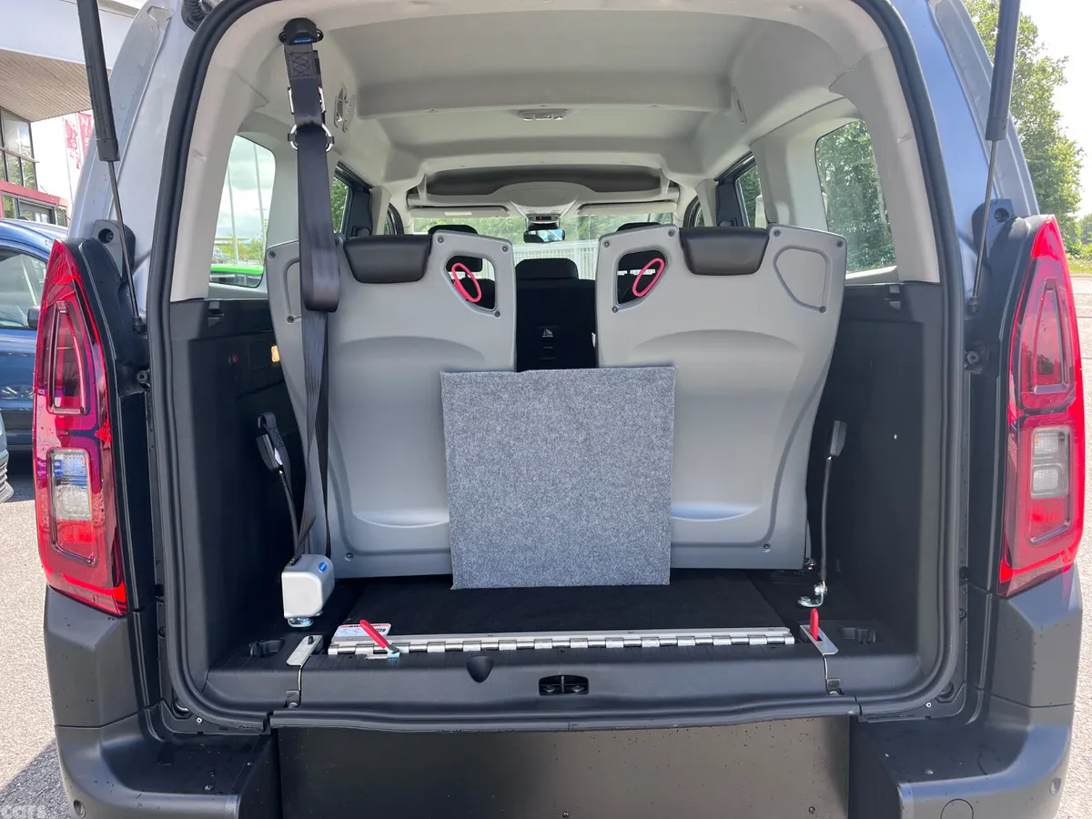 Citroen Berlingo Multispace MPV, Diesel, 2026, Silver
